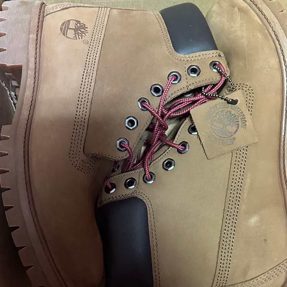 Timberland Men's Brown Leather Boots with Red Laces